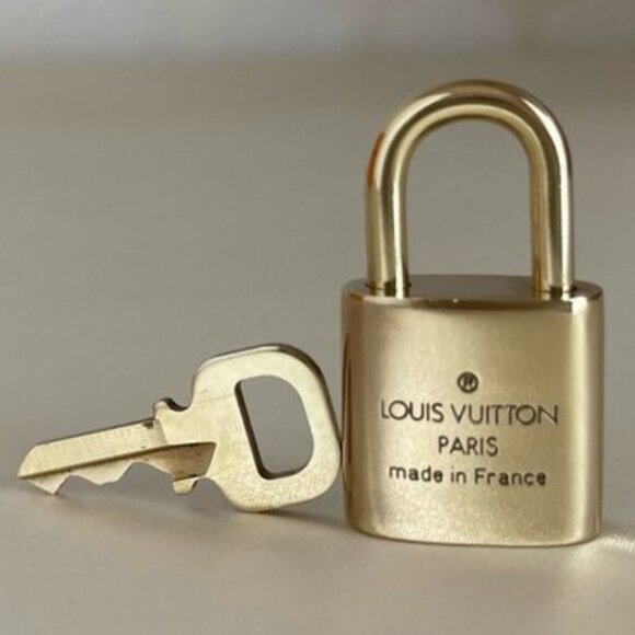 LV Lock & Key #300 - Picture 1 of 2
